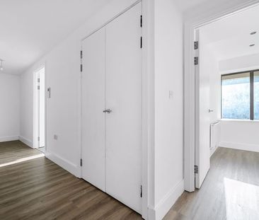 Catteshall Lane, Godalming, Surrey, GU7 - Photo 6