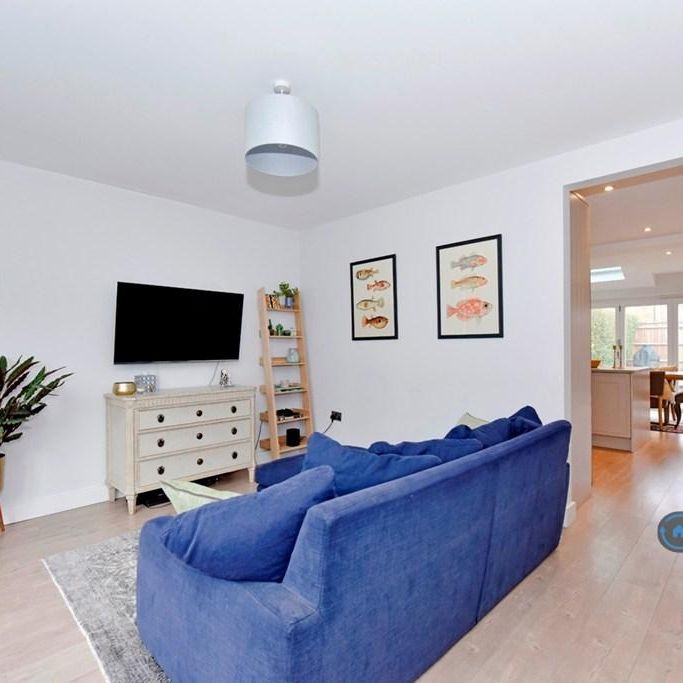 3 bedroom end of terrace house to rent - Photo 1