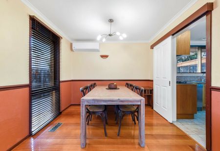 Comfortable Family Living in a Quiet Court Setting - Photo 4