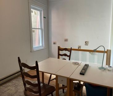 Grand 7 1/2 rénové, 4 chambres, rdc avec électros inclus, cour privée - Photo 1