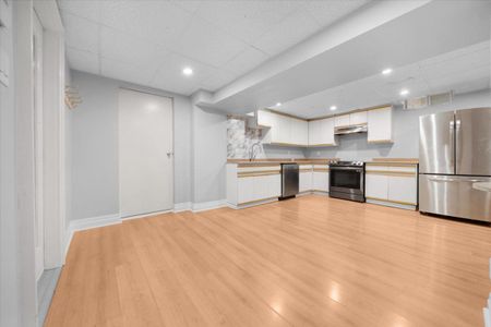 For Lease - 51 Blyth Street, Richmond Hill, Ontario - Photo 2