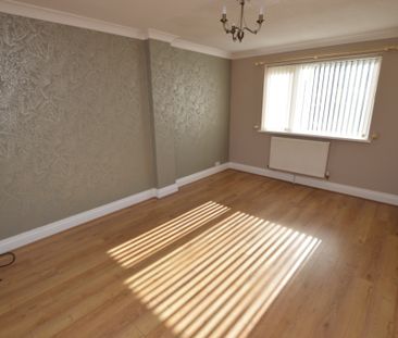 3 Bedroom Detached House - Photo 2