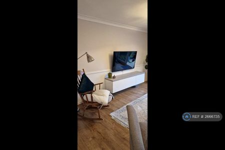 2 bedroom end of terrace house to rent - Photo 2