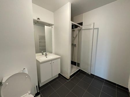 Location Appartement 1 pièce 33m² AVRILLE 49240 - Photo 4