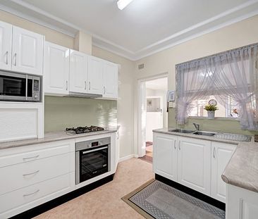 Available 16/11/2025 - 6 months lease only. - Photo 4