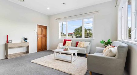 Bright and Spacious Home with Study - Photo 3