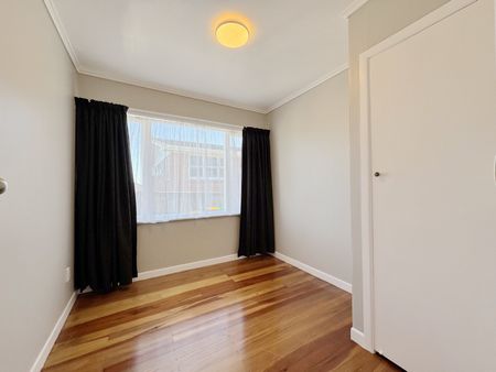 Spacious Home with Sunny Deck & Lawn Included - Photo 5