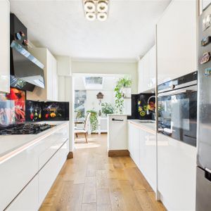 Treesmill Drive, Berkshire Treesmill Drive, Berkshire - Photo 3