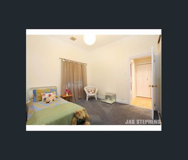 Parallel Appeal - Inside And Out - Photo 6