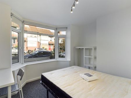 6 bedroom terraced house to rent - Photo 2