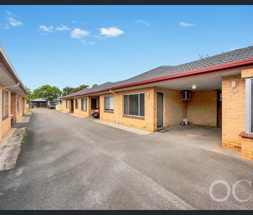 Open the Door to Light-Filled Living with a Private Courtyard Retreat - Photo 6