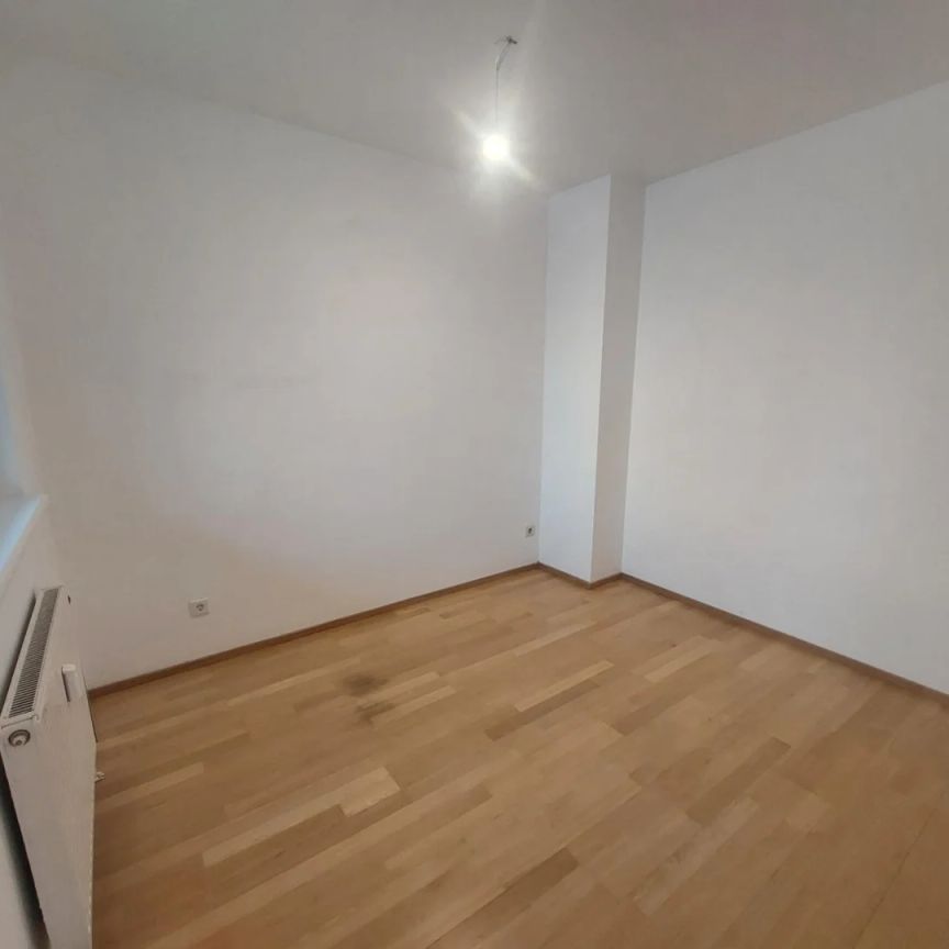 Nette , sonnige 2 Zimmer Wohnung mit Wintergarten in der Kreuzgasse - Foto 1