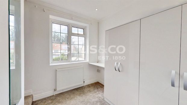 Thorn Close, UB5, Northolt - Photo 1
