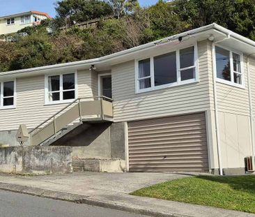 4 Bedroom,Bus route,walk to schools - Photo 3