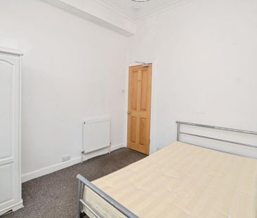 3 bedroom flat to rent - Photo 4