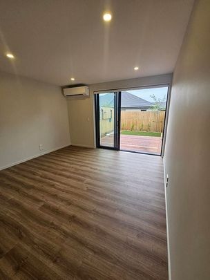 Modern 2BR Townhouse in Sydenham - Photo 1