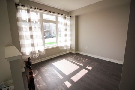 For Lease - 3057 Ernest Appelbe Boulevard, Oakville, Ontario - Photo 2