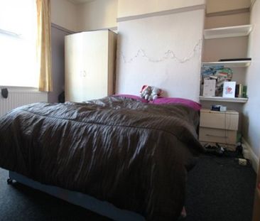 5 Bed - Large 5 Bed 2 Bath Crookesmoor - Photo 4