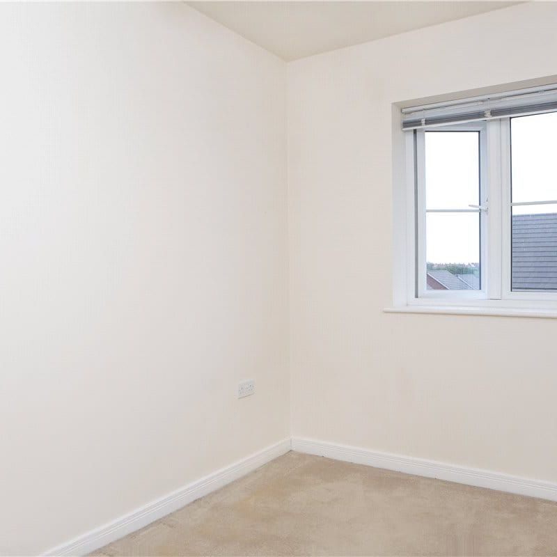 A well presented 4 bedroom semi-detached unfurnished property within walking distance of Malton Town Centre as well as easy access to the A64. - Photo 1