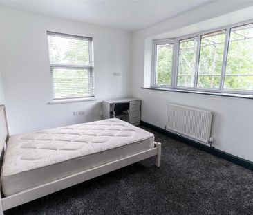 8 bedroom house to rent - Photo 1