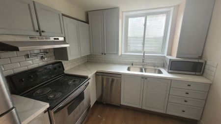 For Lease - 128 Hansen Road, Brampton, Ontario - Photo 2