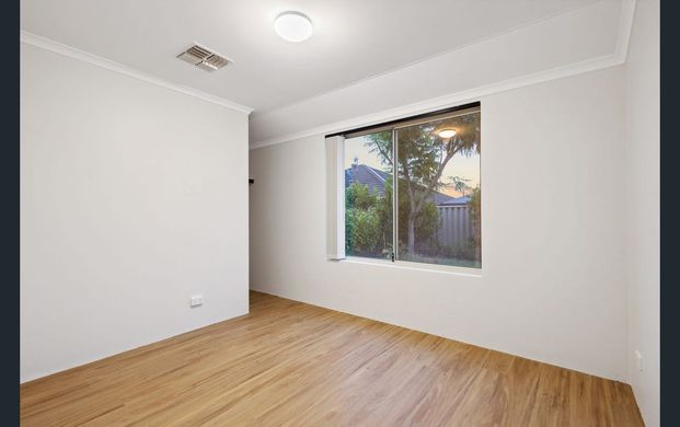 Std Rooms Available. Stylish & Luxurious House. Plenty of Parking! - Photo 1