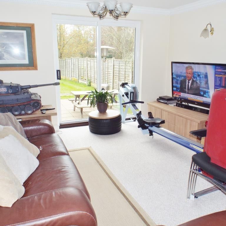 Braintree CM7 9AP - Photo 1