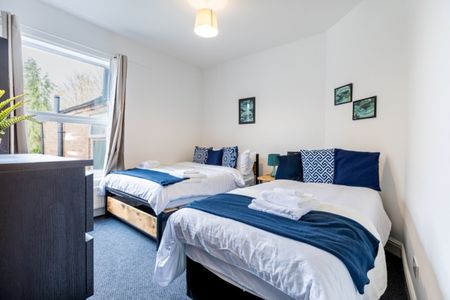 5 Bed Terraced House, Poplar Road, B66 - Photo 2