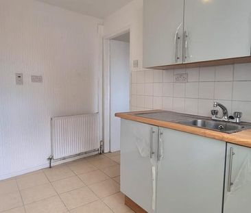 1 bedroom ground floor flat to rent - Photo 4