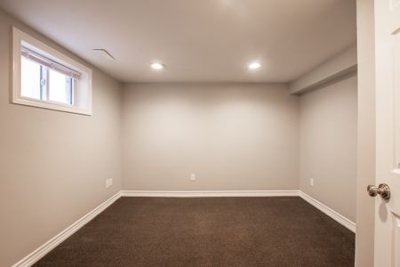 **ALL INCLUSIVE** 2 Bedroom Lower Unit in St. Catharines!! - Photo 3