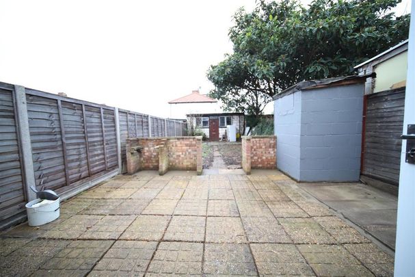 3 bedroom terraced house to rent - Photo 1