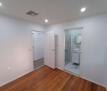 Newly Renovated 4 Bed & 2 Bath House - Next to Melton Train Station - Photo 4