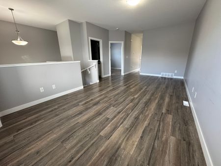 DOG FRIENDLY 4 Bed, 3 Bath Duplex in Sylvan Lake - Photo 3