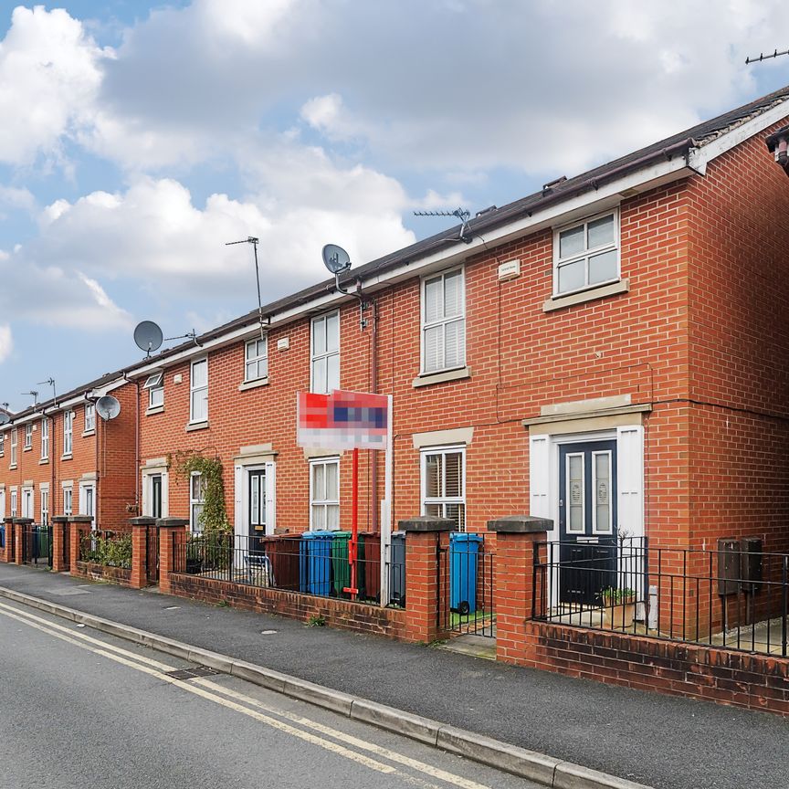 3 bedroom terraced to rent Heron Street, Manchester, M15 - Photo 1