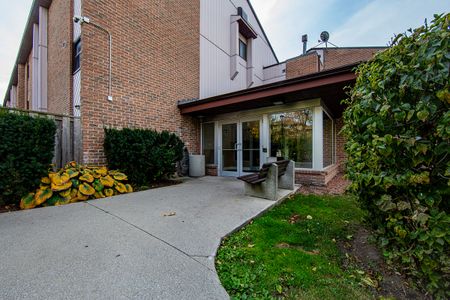 75 and 77 Huron Heights Dr, Newmarket, ON - Photo 2