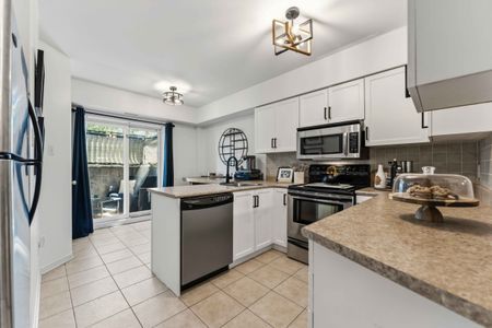 Ground‑Floor 2 Bedroom, 1.5 Bathroom – 110 Briargate Pvt, Unit 1 (Ottawa) - Photo 5