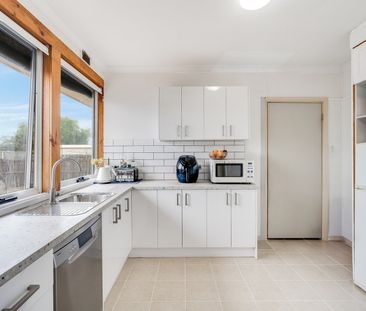 Charming Home in Norlane - Photo 3