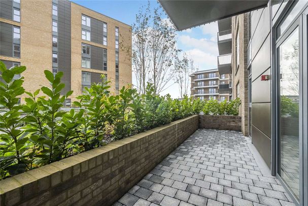 A brand new one bedroom apartment at Bankside Gardens completed by Berkeley Homes. - Photo 1