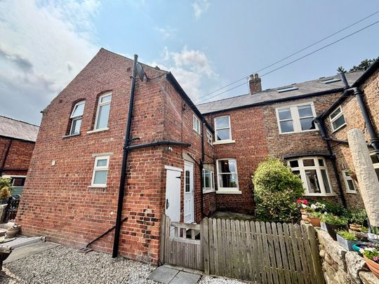 3 bedroom terraced house to rent - Photo 1