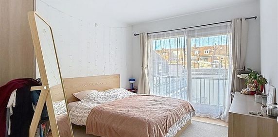 Appartement te huur in Tournai voor € 750 met 1 slaapkamer - Photo 2