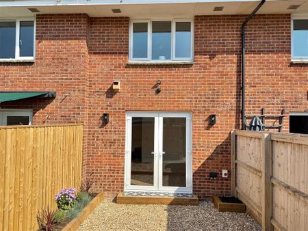 2 bedroom terraced house to rent - Photo 3