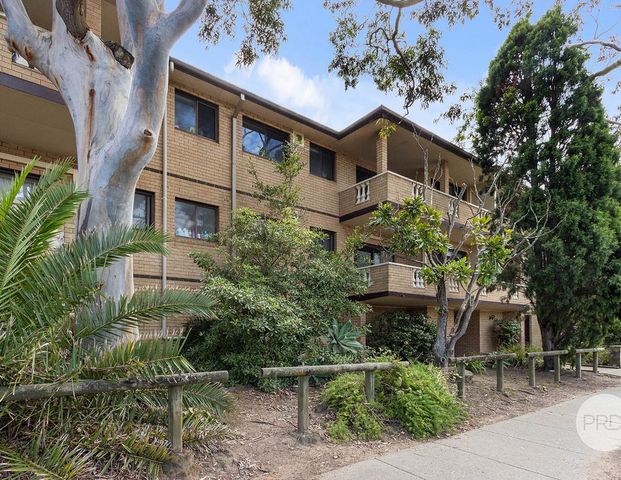 NEAT 2 BEDROOM UNIT IN PRIME OATLEY LOCATION - Photo 1