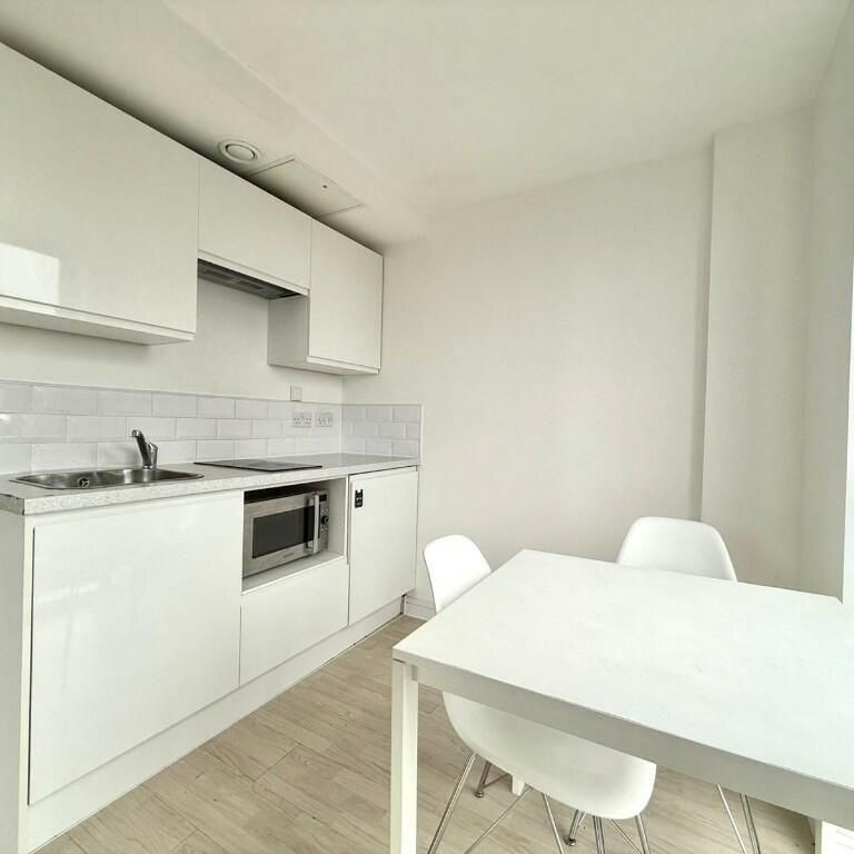 Studio to rent - Photo 1