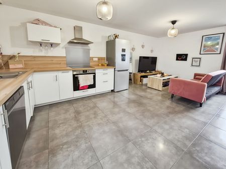 Location Appartement 3 pièces 47m² COMBOURG 35270 - Photo 2