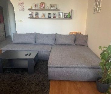 Prenájom 2-izbového bytu s garážou, klímou a balkónom – Fotografia 3