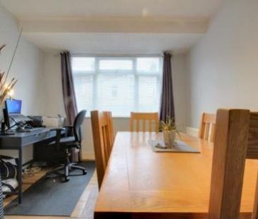 3 Bed Terraced House, Calverton Road, E6 - Photo 3
