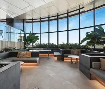 Exclusive Two Bedroom Furnished Apartment with Spectacular City Views - Photo 1