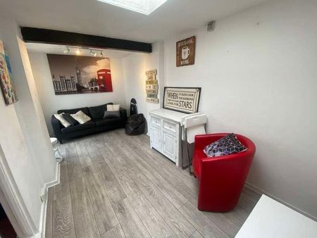 Middle Street, SO14 - Photo 5