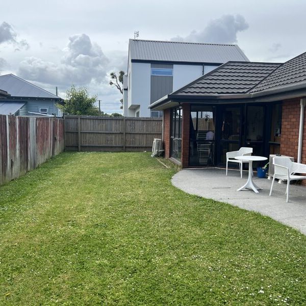 Riccarton – Spacious 3 double bedrooms, Double garage, 2 x Heat Pumps - Photo 1