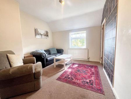4 bedroom semi-detached house to rent - Photo 2